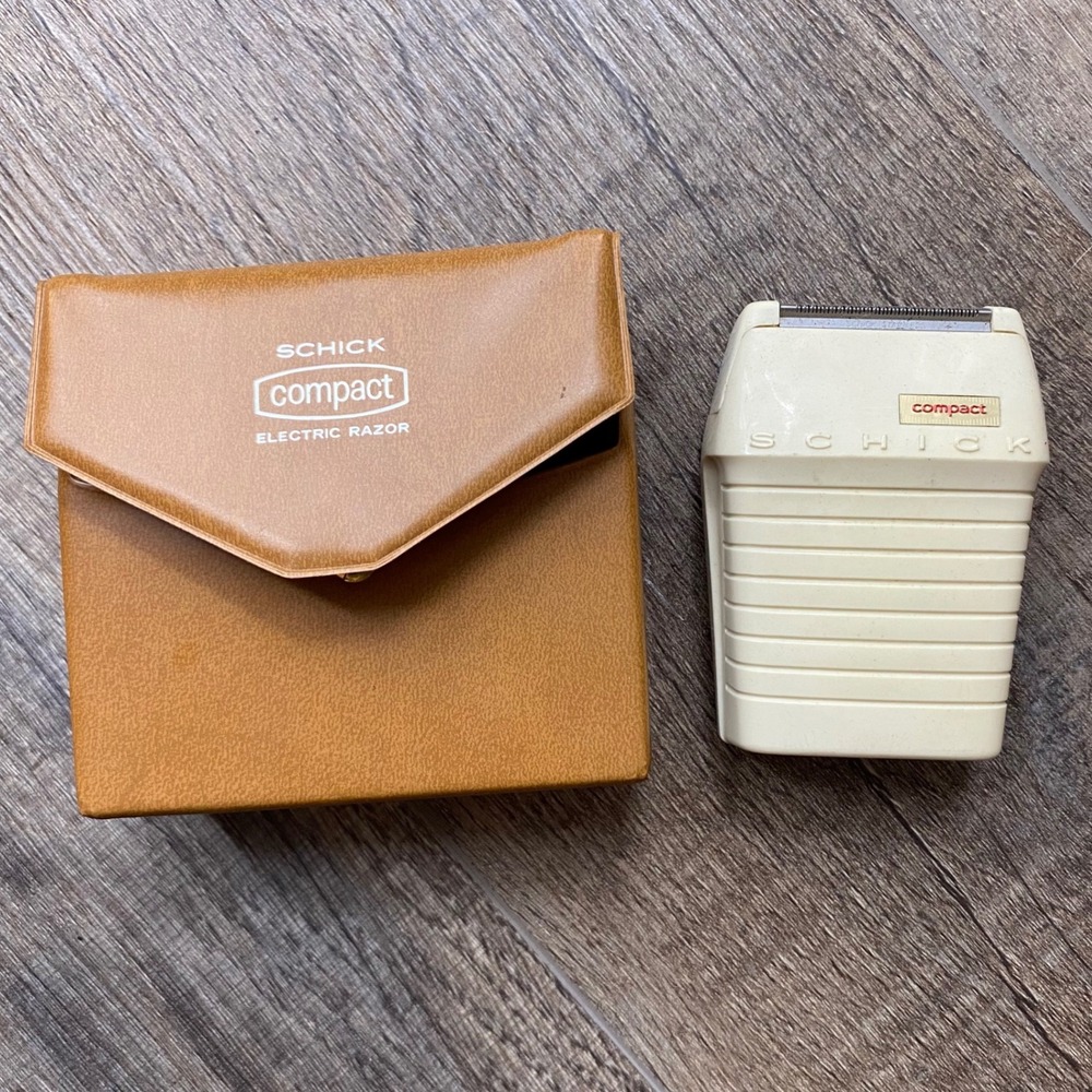 Vintage Schick Compact Electric‎ Razor Cream with Tan Travel Case - NO CORD